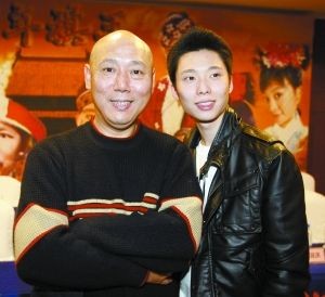 李成儒在演戏上提携李大海，但儿子的梦想却是音乐。