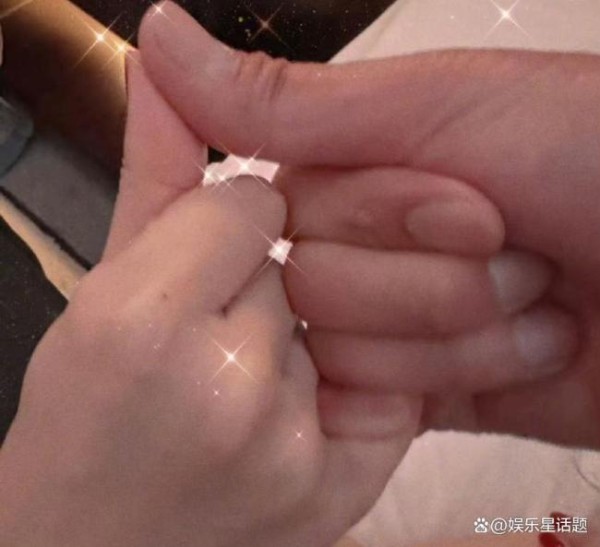 俞灏明王晓晨结婚晒钻戒 剧组恋情修成正果
