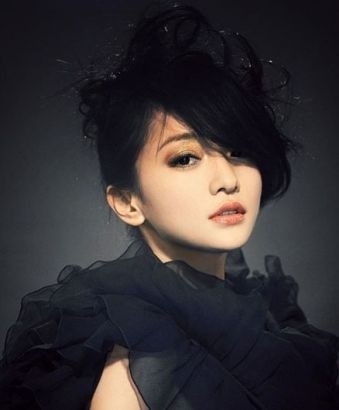 周迅 产业：周迅工作室 老板工龄：2010年至今 年收入：约1500万人民币 周氏老板经：洒脱来去，安心走我路。