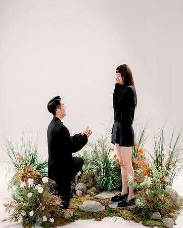 新加坡星二代宣布结婚！相恋4年修成正果 爸：是时候放手了
