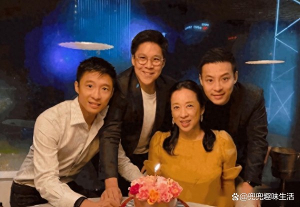 霍启刚36岁弟弟即将大婚！泰国女友长相端庄，缅甸老妈朱玲玲力挺