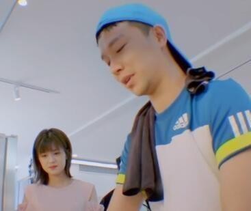 恋梦空间许冰晗原来是时尚博主！笑容太甜，难怪林冠羽会如此喜欢