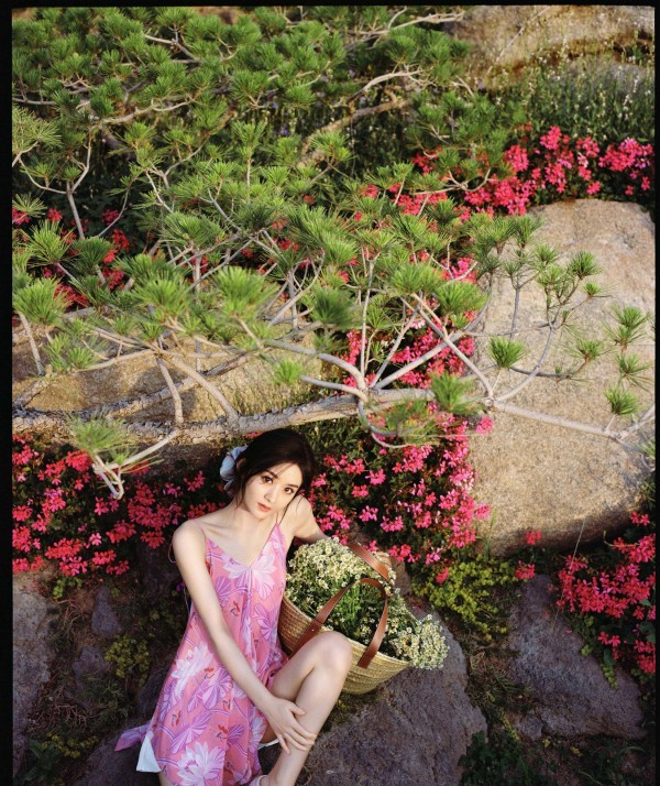 <a style='color:#f10404;' href='https://www.mingxing.cc/tags-502.html ' target='_blank'>赵丽颖</a>最新秋冬街拍大片<strong></p> <p><a style='color:#f10404;' href='https://www.mingxing.cc/tags-502.html ' target='_blank'>赵丽颖</a></strong>，妆容好看，造型致命