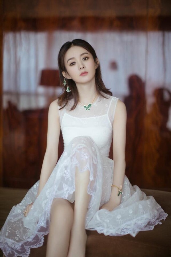赵丽颖换新妆容了，脸蛋圆润，乖巧又可爱，网友：美回薛杉杉了