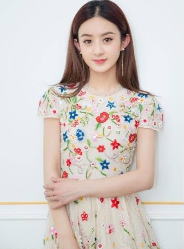 赵丽颖换新妆容了，脸蛋圆润，乖巧又可爱，网友：美回薛杉杉了