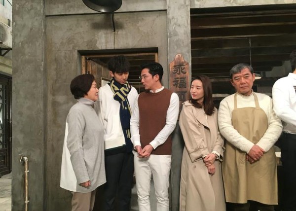 《幸福一家人》中除了董洁，她也演过《金粉世家》，你认出来了吗