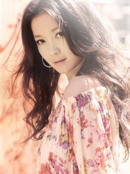 华梅(刘敏饰演)