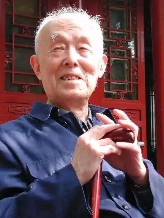 98岁“文学大师”季羡林给后人的忠告：“与人聊天时，尽量少谈自己