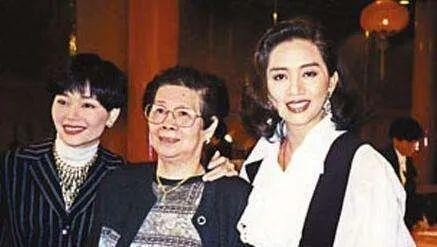 娱乐圈“最惨”明星，被家人迫害，还中断了事业
