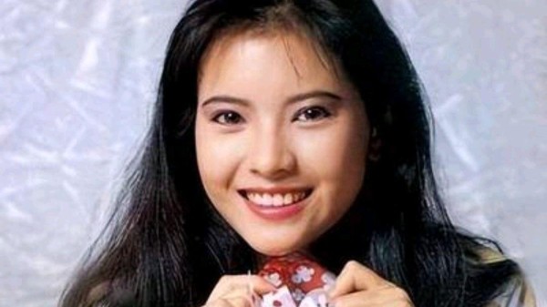 娱乐圈风云变幻：一位女星的陨落与艰难复出之路