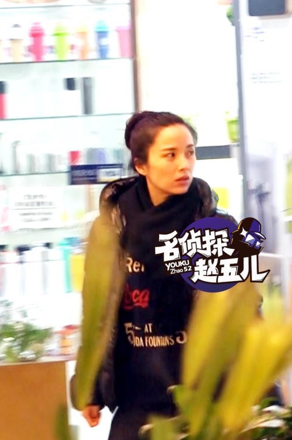 靳东买东西请示老婆 过二人世界遭粉丝围观6