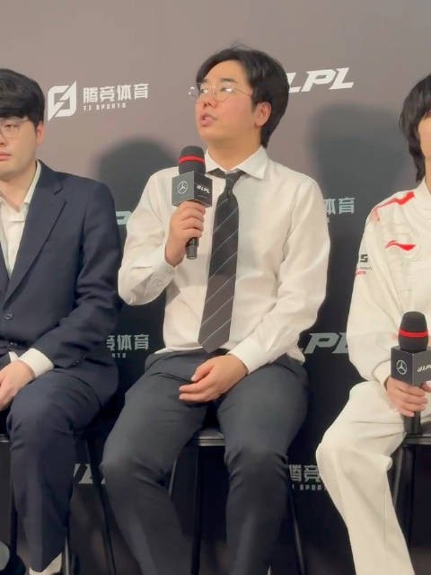 Q:今天赢下TT也是锁定了小组第一,有什么想对队员们说的话吗?
