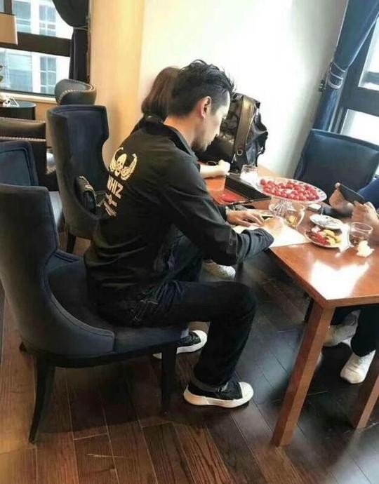 胡歌亲自回应近期传闻:与前女友复合?重庆买婚房?