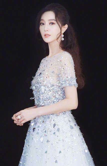 娱乐圈红毯女星大比拼，最美不过红毯范，看看谁是你的No.1?
