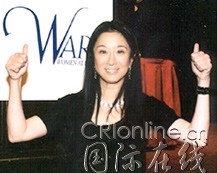 给莎朗·斯通制作婚纱华裔时装女王受大明星追捧(图)
