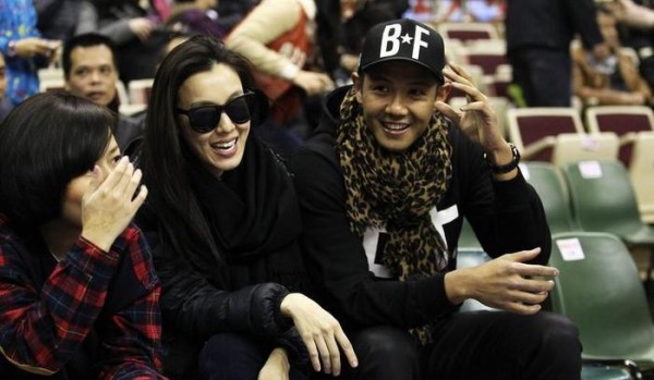 她们是中国娱乐圈的佼佼者，却是NBA球星的小球迷