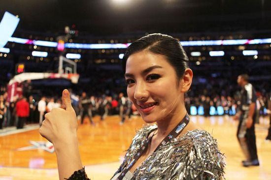 她们是中国娱乐圈的佼佼者，却是NBA球星的小球迷