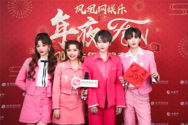 第一次登台春晚，THE9：家人在群里发舞台截图