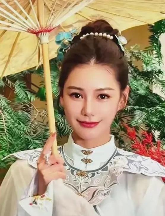 马筱梅原生家庭揭秘：爱与独立的双重滋养，成汪小菲理想伴侣之选