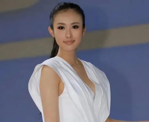 曾是“中国第一车模”，曾两遇渣男遭报复，远嫁海外后近况如何？