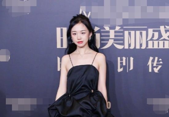 网红真那么美吗？参加一次节目就知道了，网友：网红和明星有壁
