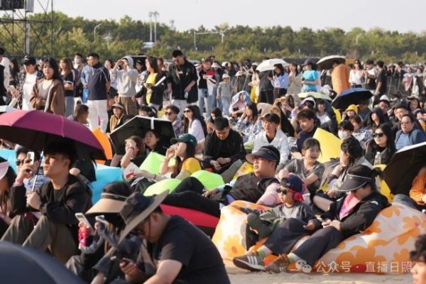 日照沙滩音乐节GAI带动全场一起蹦迪 昼夜狂欢不停歇
