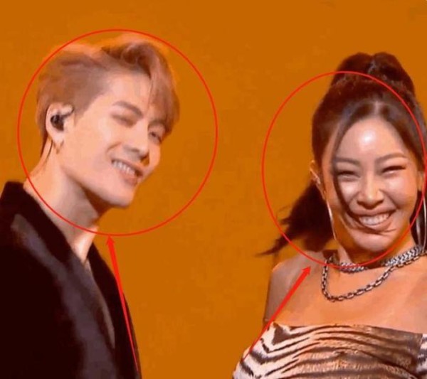 王嘉尔Jessi合唱，二人亲密互动好撩人，我却被王嘉尔绅士