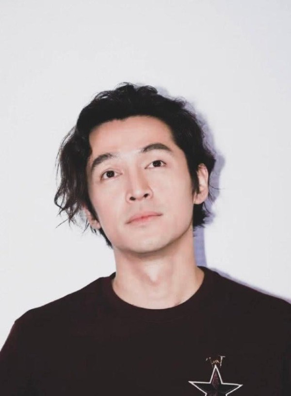 胡歌深夜发文拒绝粉丝应援，要求给粉丝退款，字里行间充满正能量