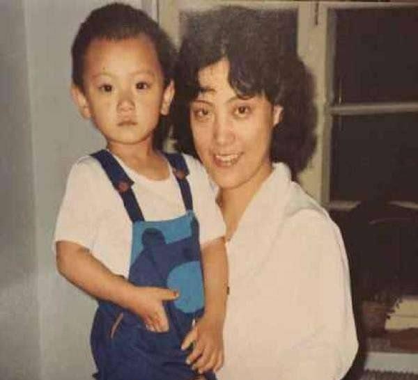 明星的妈妈都长什么样，鹿晗的妈妈超美，杨颖的妈妈颜值比她还高