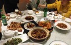 同学会禁忌：两个丈夫与一对姐妹的“换妻游戏”