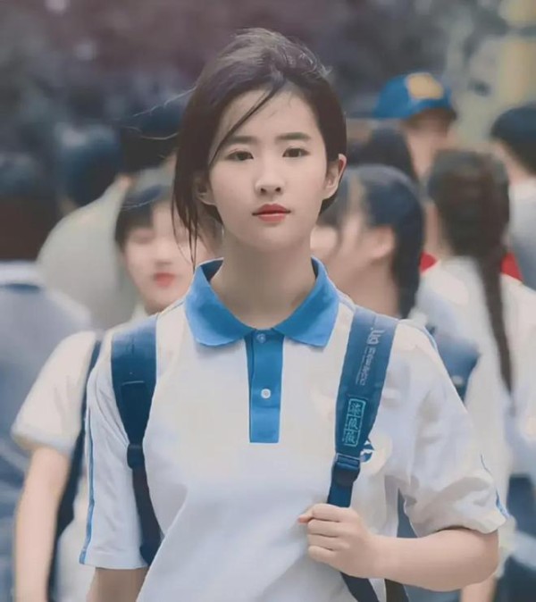 刘亦菲：求学之路，风雨兼程绽放传奇色彩