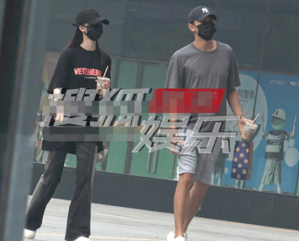 林更新恋情曝光，新女友颜值超高，网友：比他更像明星