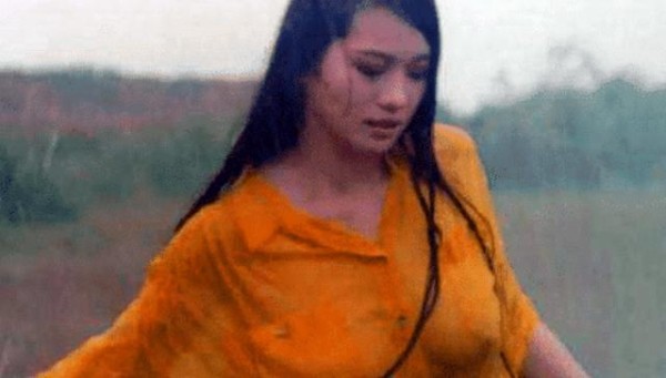曾与四位影帝合作，一场淋雨戏让她浑身湿透，在娱乐圈一炮走红