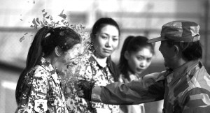 娱乐圈女明星爱请女保镖 市场紧俏年薪高达20万