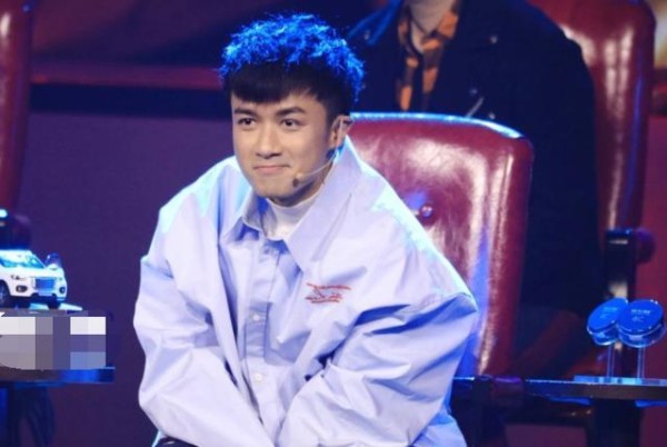 娶了经纪人的3位明星，大张伟低调，古巨基甜蜜，他老婆颜值高