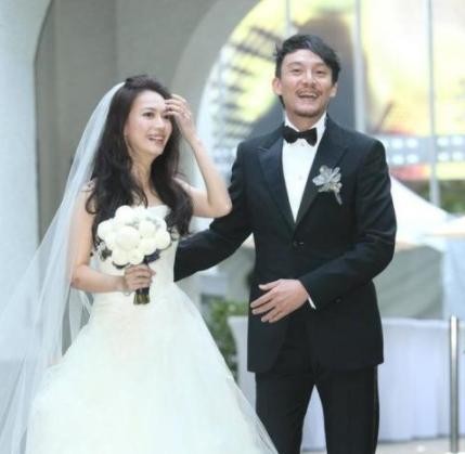 娶了经纪人的3位明星，大张伟低调，古巨基甜蜜，他老婆颜值高
