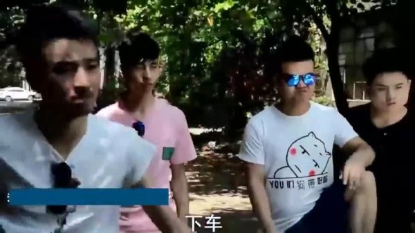 广西爆笑老表 有你们这么搞人的吗 打劫你干嘛不让别人动呢