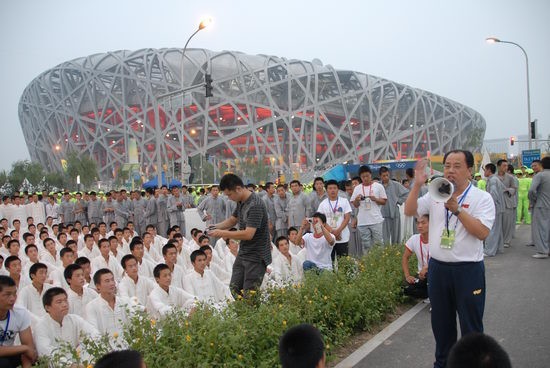 奥运开幕式表演的幕后塔沟学员的艰辛(组图)