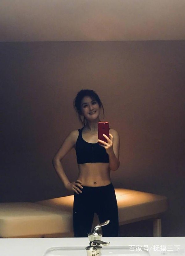 谢娜的马甲线，易烊千玺举铁，光鲜亮丽的好身材掩饰不住幕后辛酸