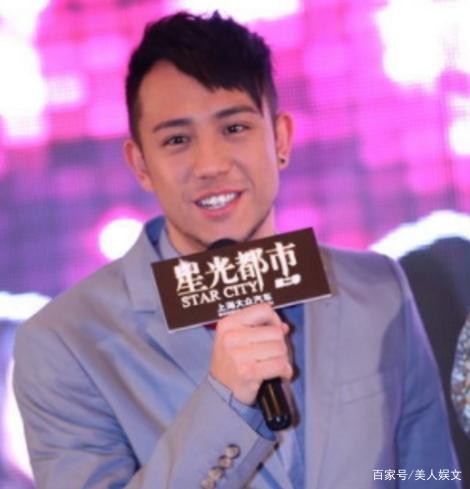 香港影视歌三栖明星，宣布结婚生子后爆出丑闻，如今要补办婚礼