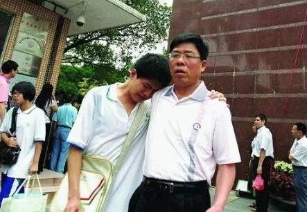 父爱如山感恩父亲节，每一张照片都是个感人的故事！
