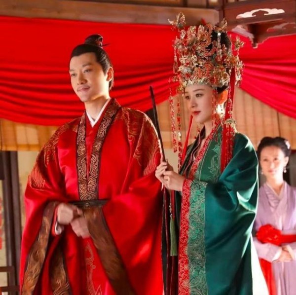 赵丽颖首谈婚姻生活，原来这才是像极了爱情！