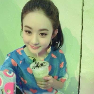 赵丽颖的真实家庭背景，冯绍峰再富也不敢乱来，网友：确实不敢