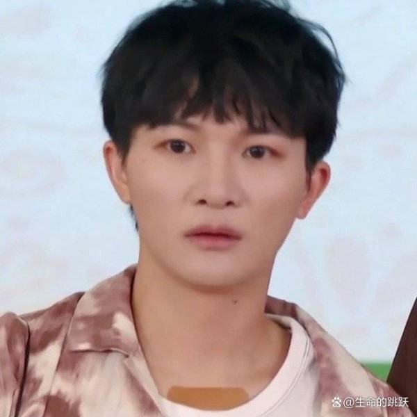 周深录制《奔跑吧》再受伤，不在意的回答，让网友更加心酸