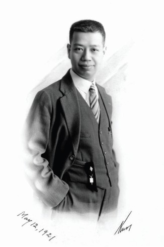 蔡声白从美国就学归来后，与其岳父莫觞清共同经营上海美亚织绸厂，一度拥有上千台织机、超三千名员工