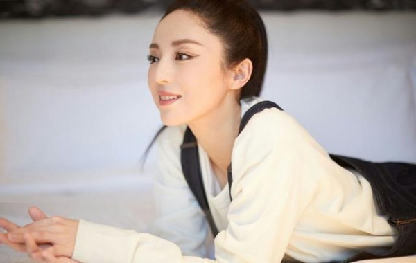 娱乐圈撞脸的三对女艺人，网友：第三对始终不温不火