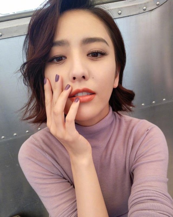 娱乐圈撞脸的三对女艺人，网友：第三对始终不温不火