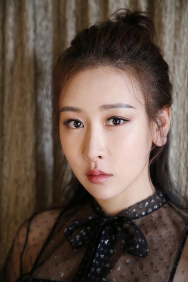 娱乐圈撞脸的三对女艺人，网友：第三对始终不温不火