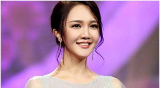 又一个靠整成网红脸上位的女明星？娱乐圈是怎么了！