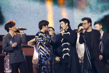 华歌榜两位杰字明星：一位顺走话筒，一位肚子饿提前离场